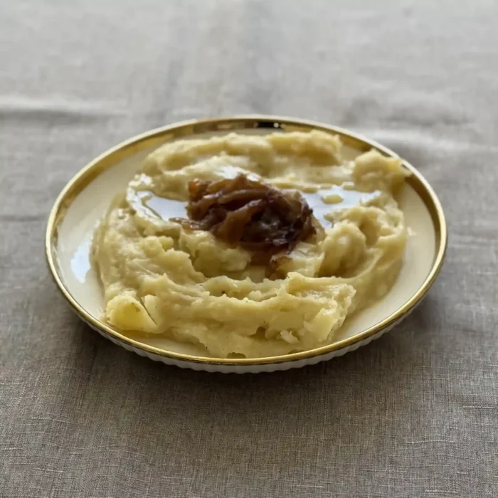 פירה תפוח אדמה עם בצל מטוגן